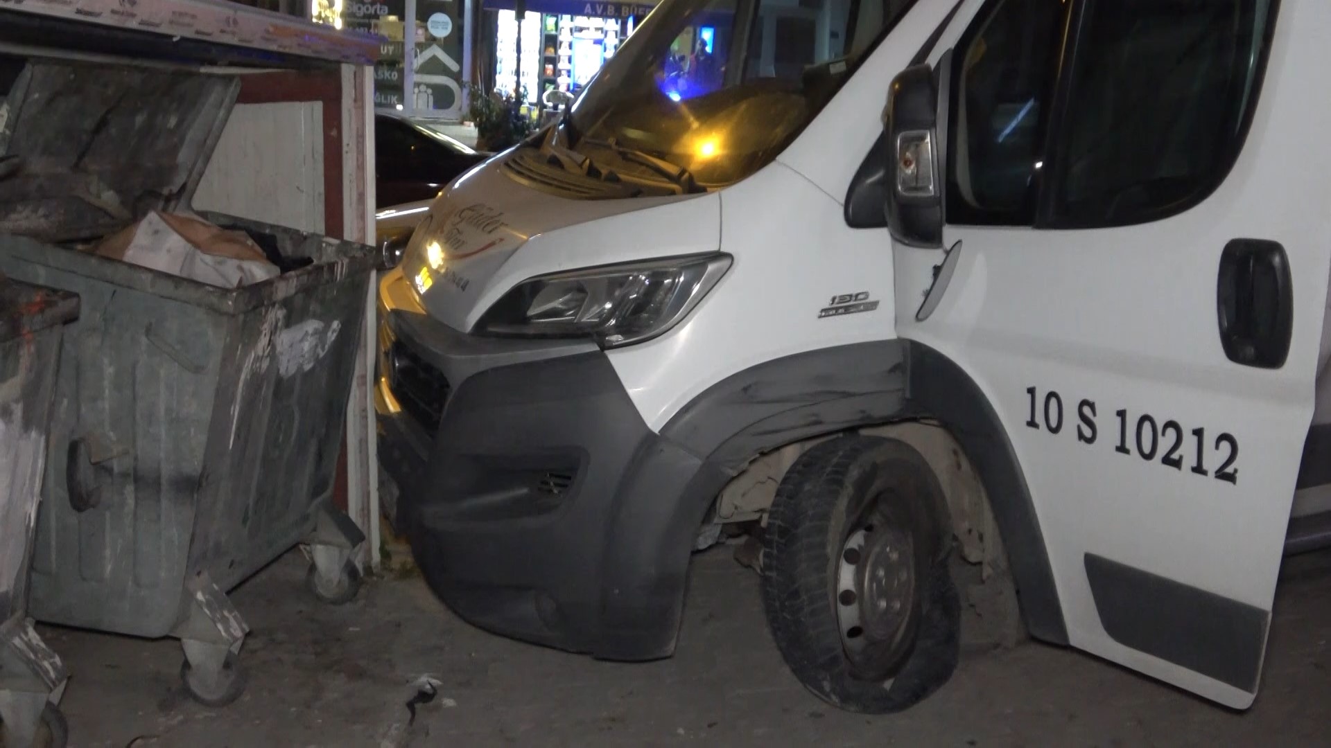 BANDIRMA’DA ÇALDI, BURSA’DA YAKALANDI Bandırma’dan çaldığı servis aracı ile Bursa’ya gelen ve Bursa’da polis