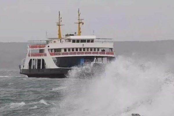 ERDEK VE ADALAR FERİBOT SEFERLERİ İPTAL EDİLDİ