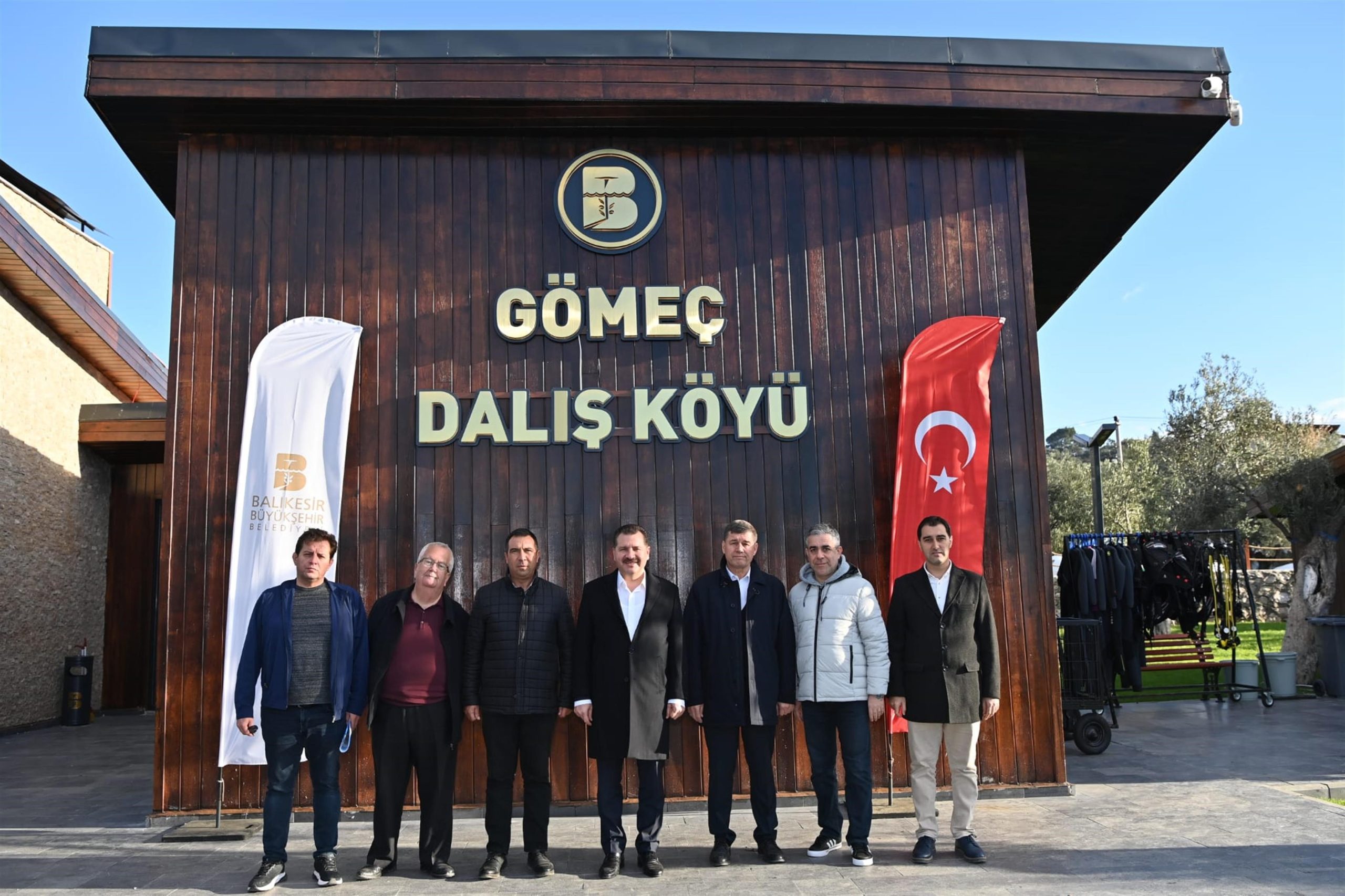 TÜRKİYE’NİN İLK DALIŞ KÖYÜ AÇILIŞ İÇİN GÜN SAYIYOR Balıkesir Büyükşehir Belediyesi’nin Gömeç’te inşa ettiği Dalış Köyü, açılış için