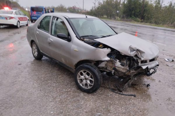 GÖNEN’DE KAZA : 3 KİŞİ YARALI