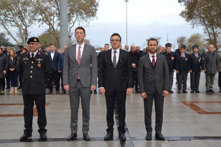 24 Kasım Öğretmenler Günü Bandırma’da törenler ile kutlandı. Ilk tören