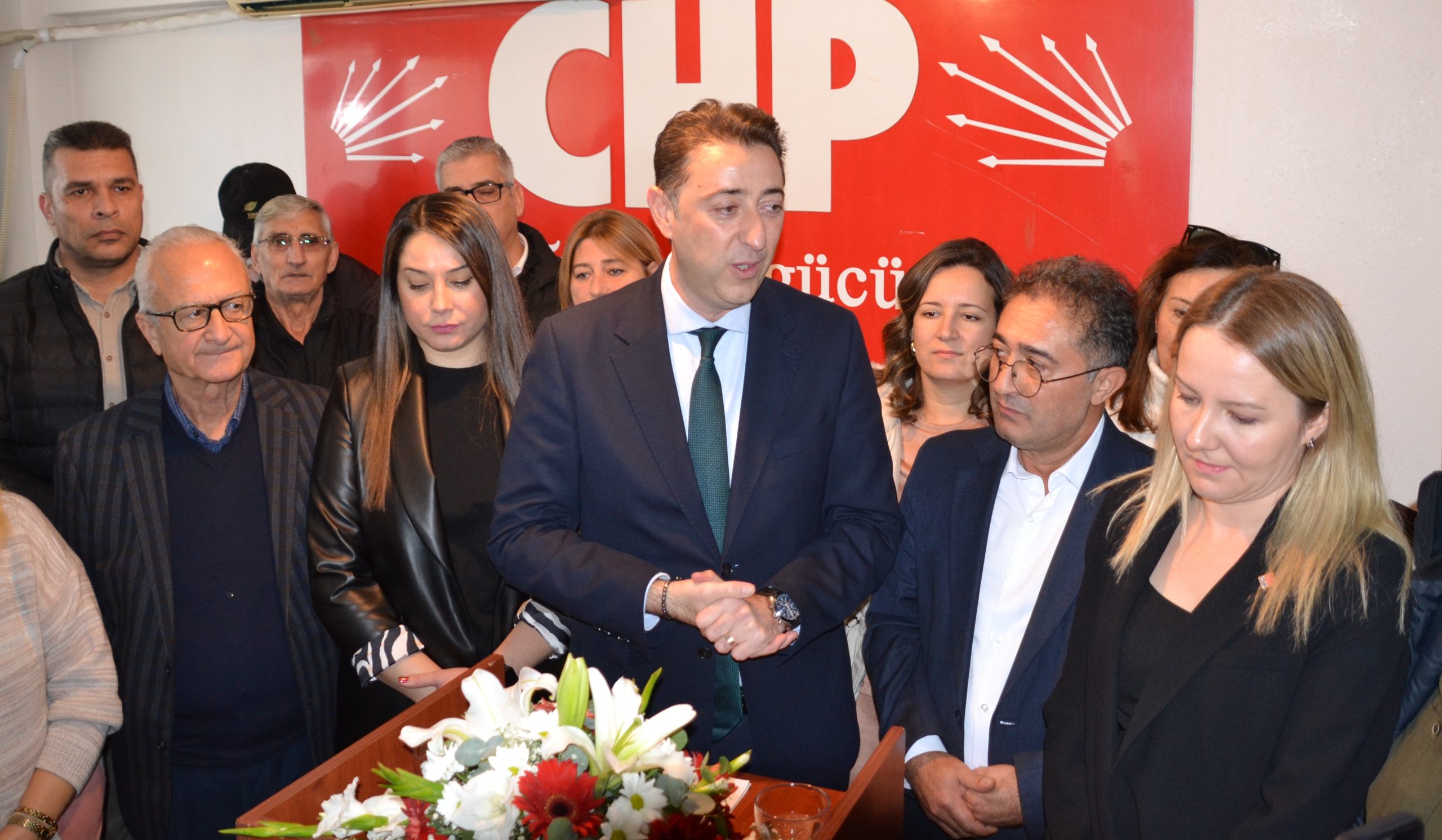 Bandırma Belediye Başkanı Tolga Tosun, aday adaylık başvurusunu kalabalık bir