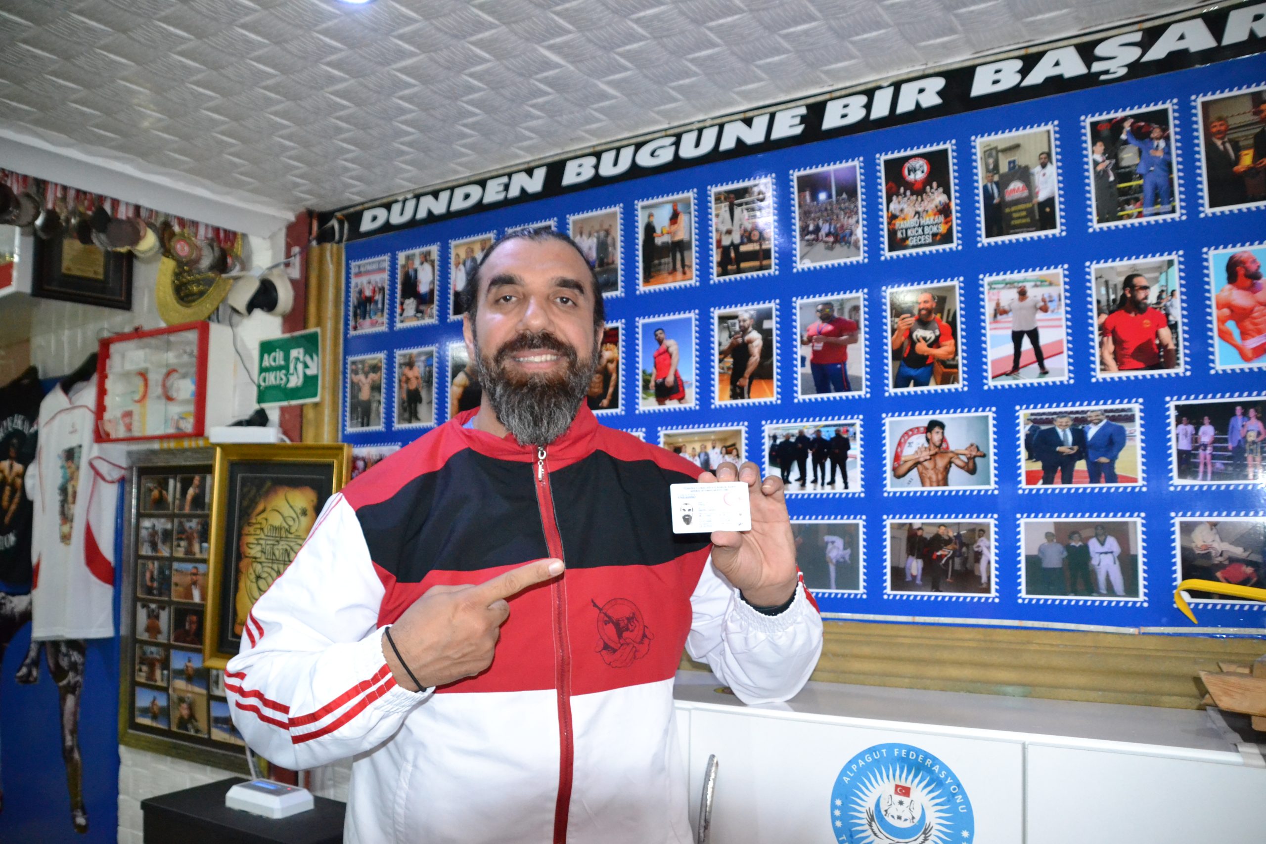 Altınyumruk Spor Kulübü Başkanı Hakan İtmiş, sporculuk ve antrenörlükteki başarıları