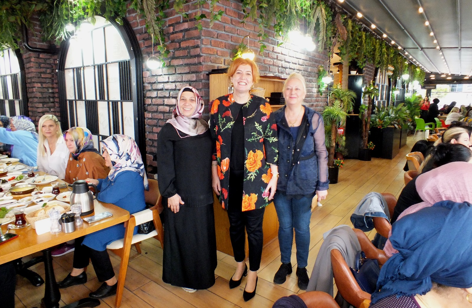 Ak Parti Bandırma Kadın Kolları Başkanı Oya Yücel, Paşakent Mahallesi’ndeki