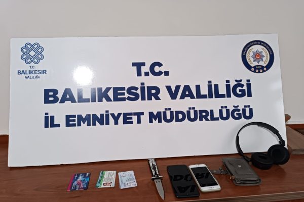 CADDE ORTASINDA BIÇAK ÇEKİP GASP ETTİLER