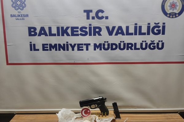 ÇINARLI MAHALLESİNDE SİLAH VE UYUŞTURUCU YAKALANDI