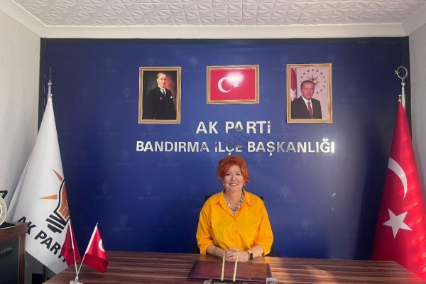 BANDIRMA’NIN İLK KADIN MUHTARI, KENTİN İLK KADIN BELEDİYE BAŞKANI OLMAYA TALİP