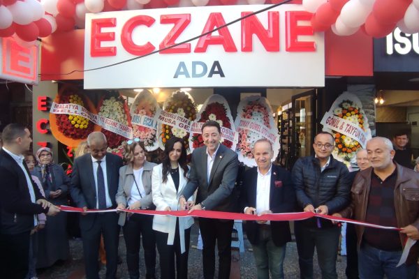 ADA ECZANESİ YENİ YERİNDE AÇILDI