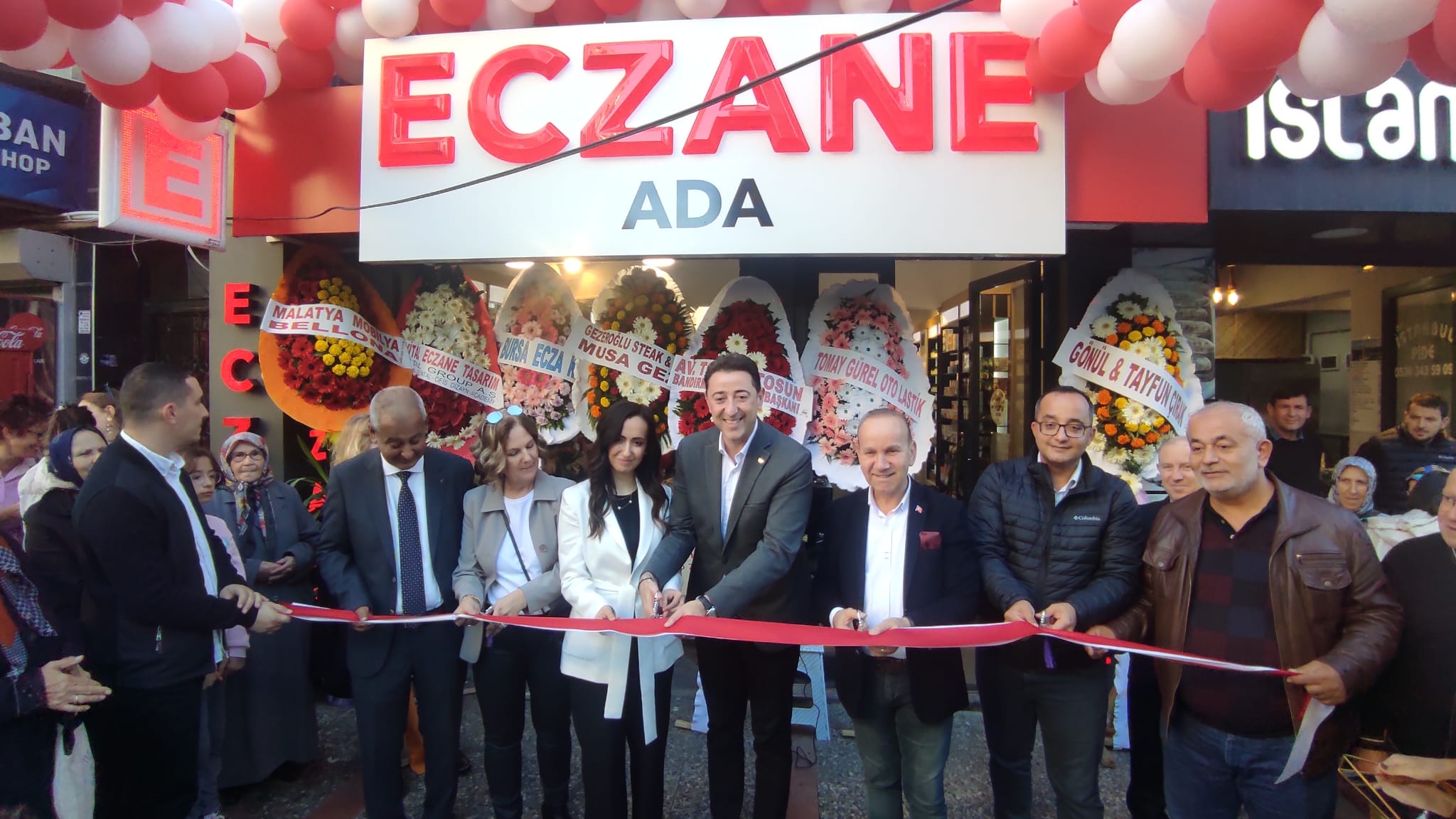 Bandırma’da Eczacı İrem Çırak’ın sahibi olduğu Ada Eczanesi Atatürk Caddesi