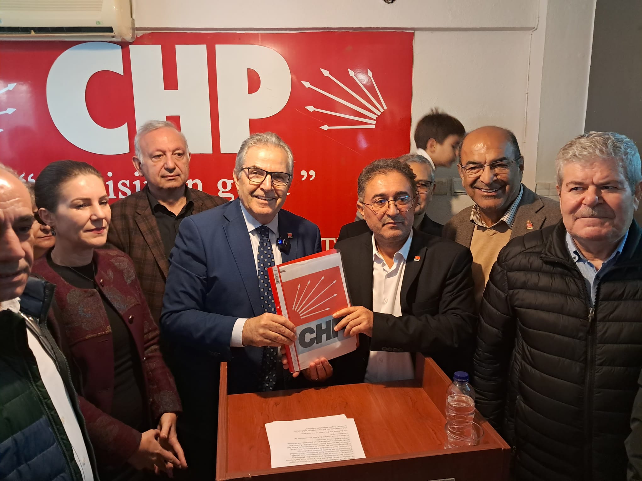 Mart ayında yapılacak olan yerel seçimler için partilere adaylık başvuruları