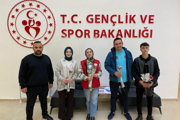 ÜLKÜ OCAKLARI ÖĞRETMENLER GÜNÜNÜ KUTLADI