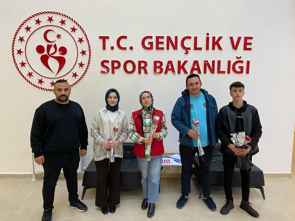 Bandırma Ülkü Ocakları 24 Kasım Öğretmenler Günü dolayısıyla Bandırma Onyedi