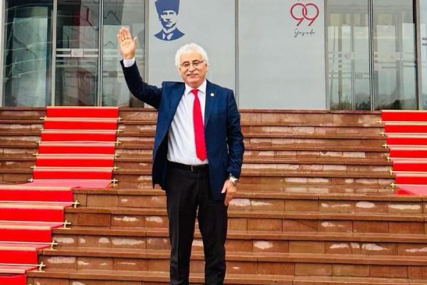 MEHMET TÜM ANAHTAR LİSTEYİ DELEREK PARTİ MECLİSİNE  GİRDİ