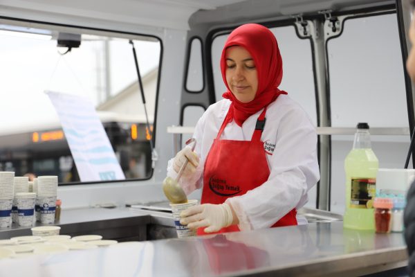 BANDIRMA BELEDİYESİ’NDEN ÇORBA İKRAMI SÜRÜYOR