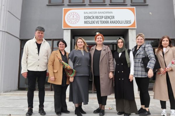 YÜCEL: ÖĞRETMENLERİMİZİ SEVGİ SAYGIYLA SELAMLIYORUM