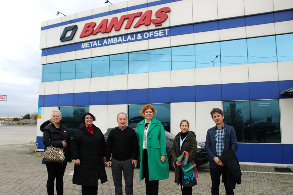 Ak Parti Belediye Başkan aday adayı Oya Yücel günlük çalışmalarına