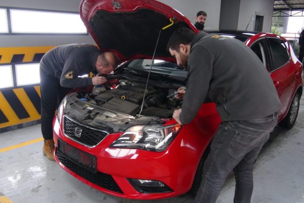 OTOMOBİL DOLANDIRICILARININ YENİ YÖNTEMİ.. AMAN DİKKAT!