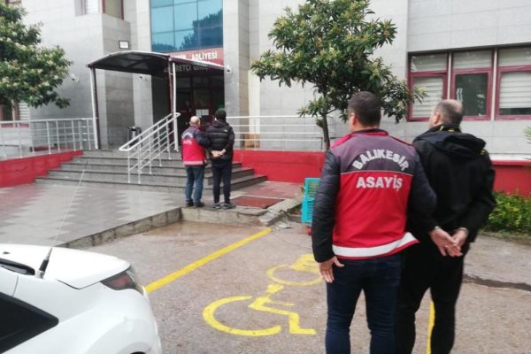 9 DAİRENİN ELEKTRİK KABLOLARINI ÇALDI