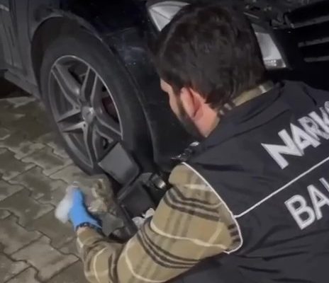 UYUŞTURUCUYU ARABANIN HAVALANDIRMASINA SAKLAMIŞLAR