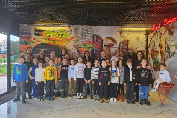 BANDIRMA’DA ÖĞRENCİLER HEM EĞLENİYORLAR HEM ÖĞRENİYORLAR