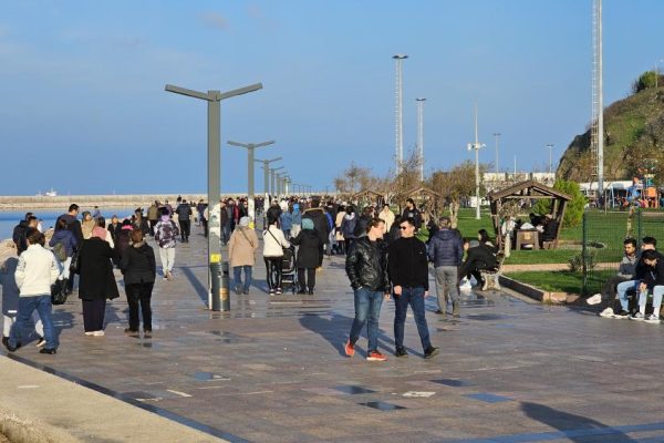 BANDIRMALILAR GÜNEŞİN KEYFİNİ ÇIKARDILAR