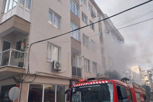 GÜNAYDIN MAHALLESİNDEKİ YANGIN KORKUYA NEDEN OLDU