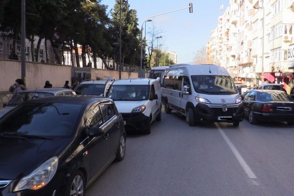 HÜRRİYET İLKÖĞRETİMDE SERVİS PARKI KRİZİ SÜRÜYOR