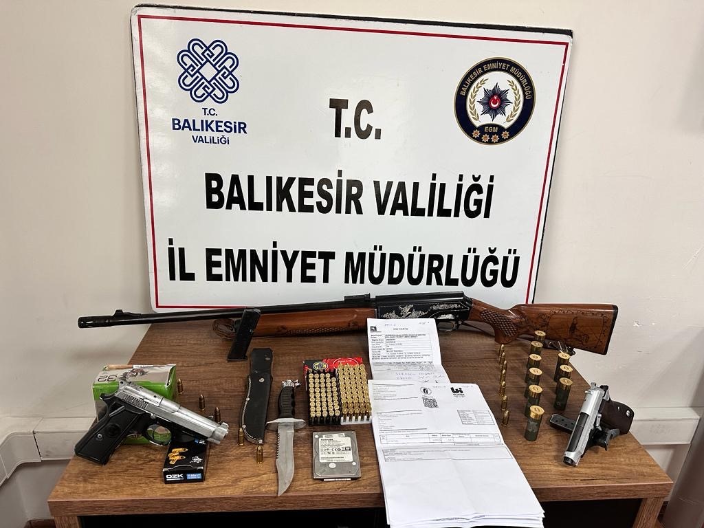 Balıkesir’de polisin düzenlediği operasyon kapsamında, tefecilik ve nitelikli hırsızlık suçlarından