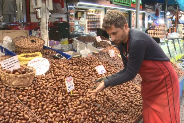 KEYFİNİZ ZEHİR OLMASIN! ÇİN’DE HAYVAN YEMİ OLARAK KULLANILAN KESTANELER TÜRKİYE’DE TEZGAHLARDA!