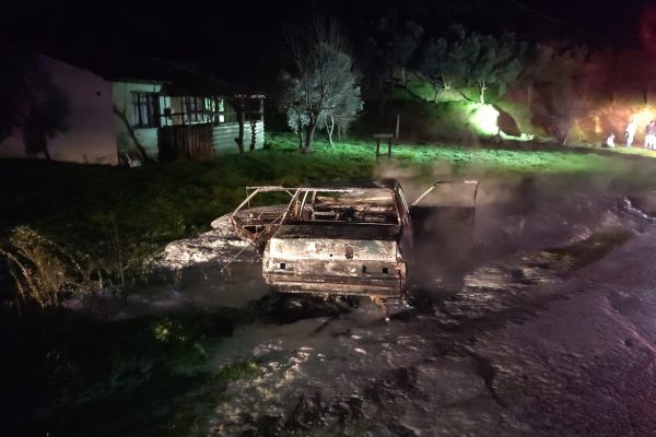 ELEKTRİK KONTAĞINDAN ÇIKAN YANGIN ARACI KÜLE ÇEVİRDİ