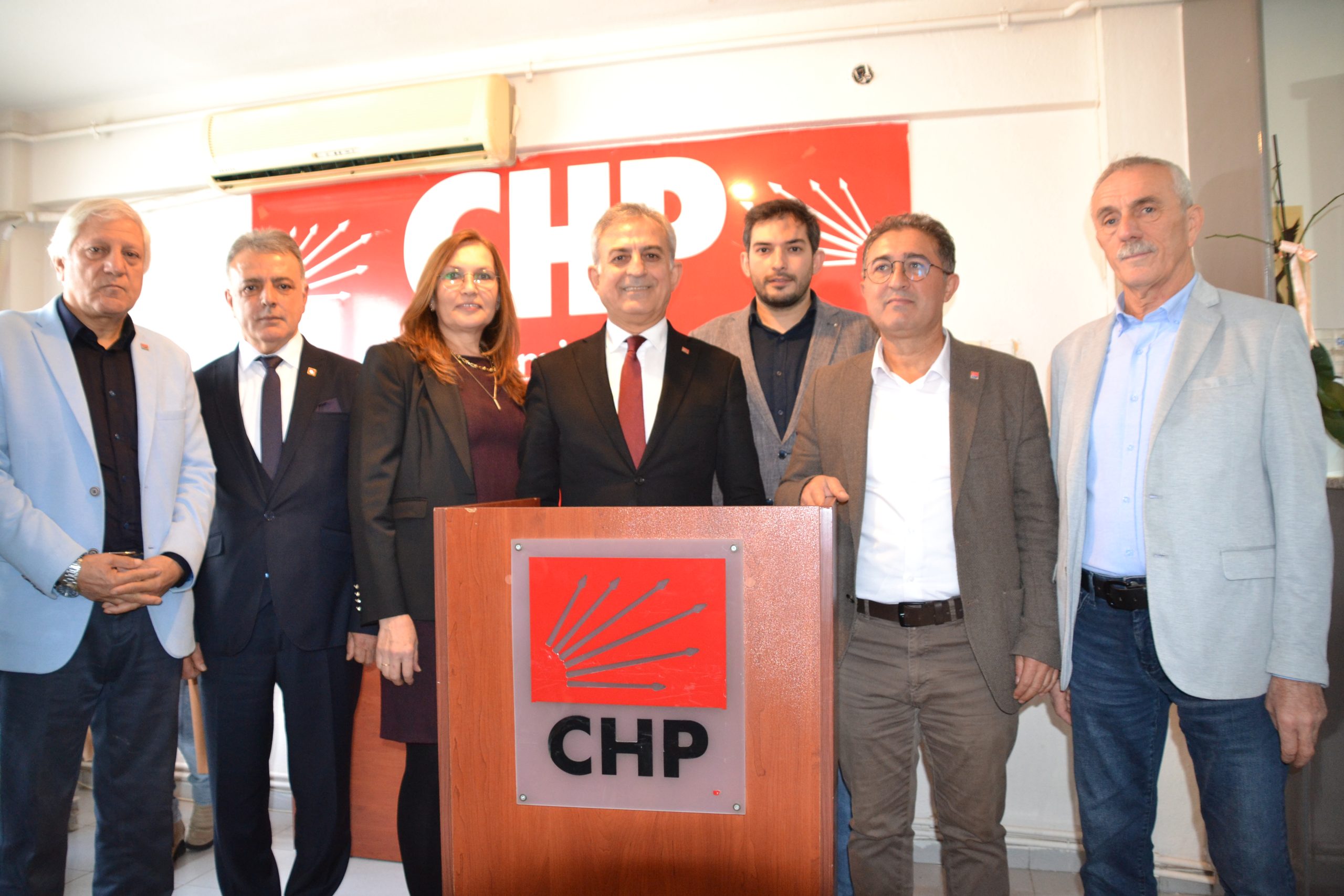 CHP Belediye Başkan aday adaylarından Metin Ok düzenlediği basın toplantısında