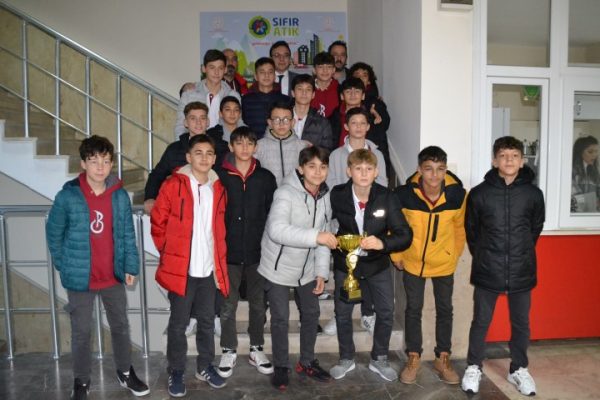 BANDIRMA ORTAOKULU FUTBOLDA İL BİRİNCİSİ OLDU