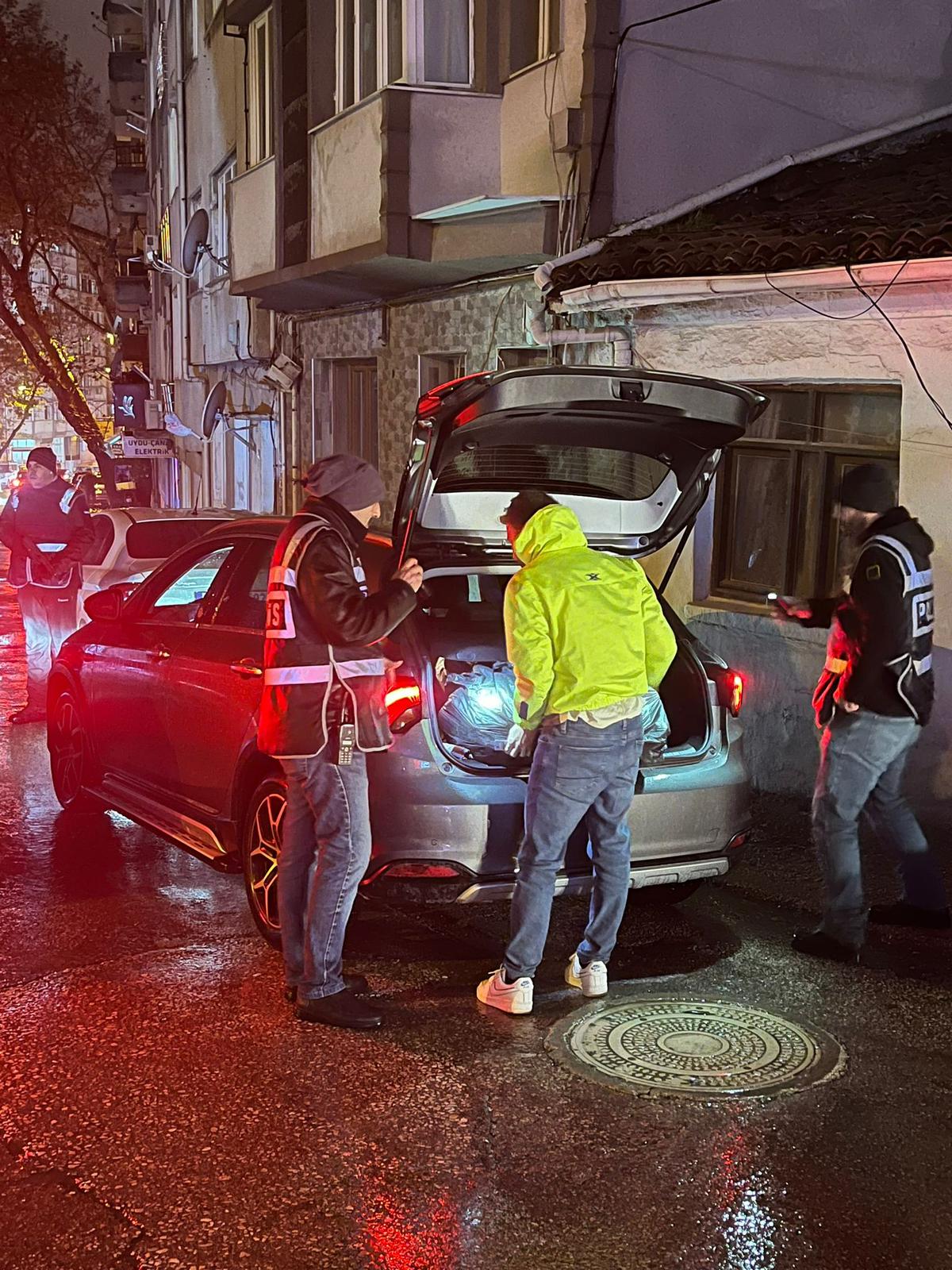 Bandırma’da düzenlenen huzur operasyonunda polis adeta kuş uçurtmadı. Bandırma ilçe