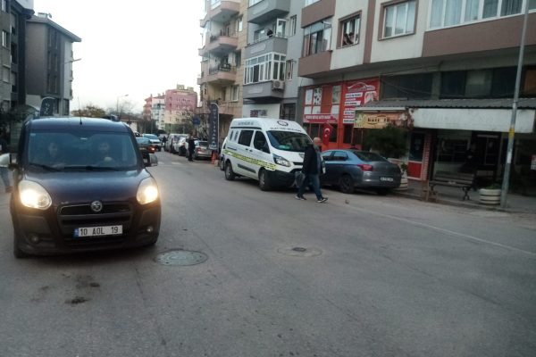 TARTIŞTIĞI ARKADAŞINI KALBİNDEN BIÇAKLADI