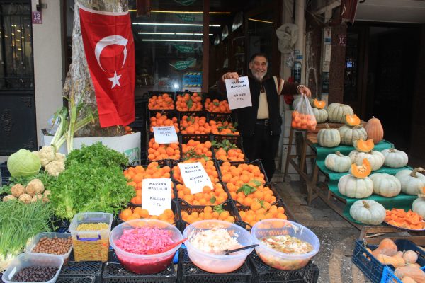 BİR BARDAK ÇAY MI? BİR KİLO MANDALİNA MI?