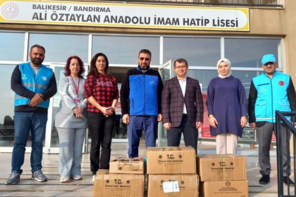 MÜFTÜLÜK 27 FARKLI DİLDE KİTAP DAĞITIMI YAPTI