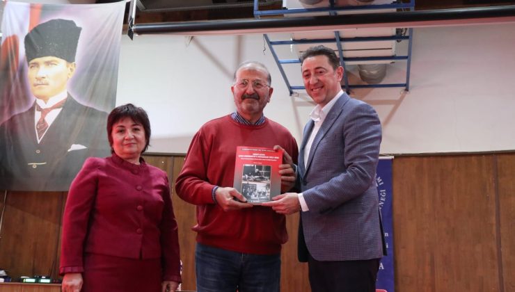 Yazar Rifat Esen’in Cumhuriyet’in 100’üncü yılına armağan ettiği kitabı okurlarla