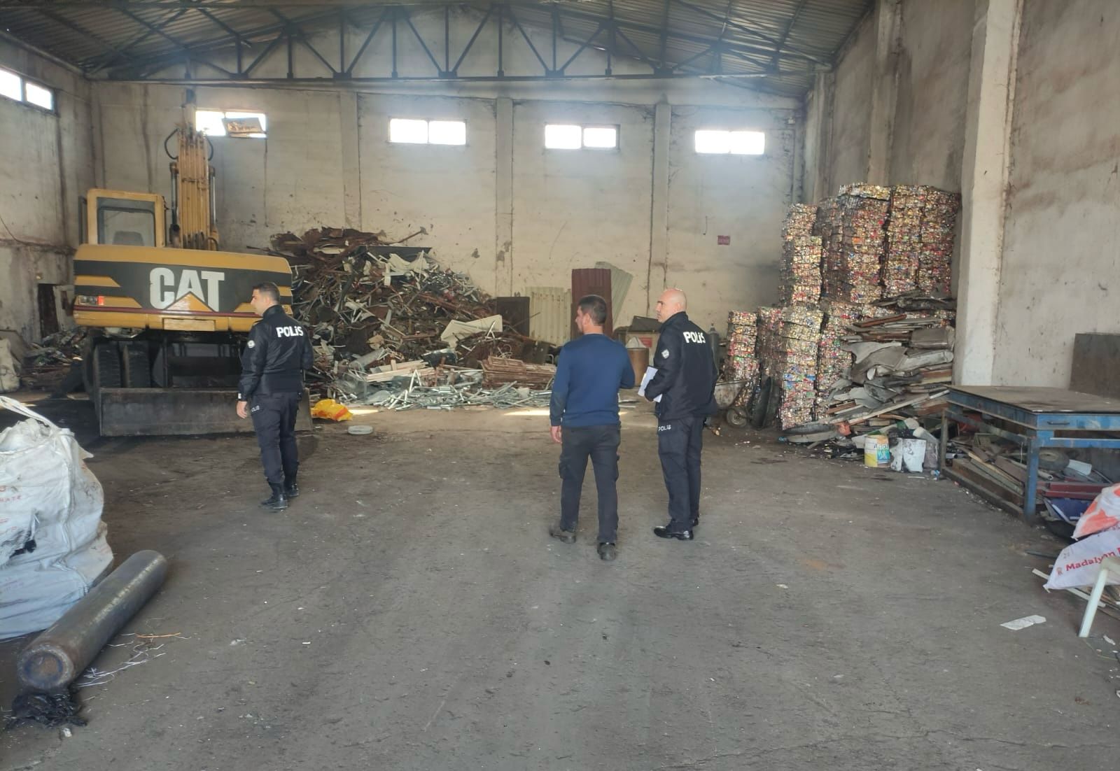 EMNİYETTEN HURDACI DENETİMİ Bandırma İlçe Emniyet Müdürlüğü Ekipleri Hurdacılık yapan iş yerleri ve