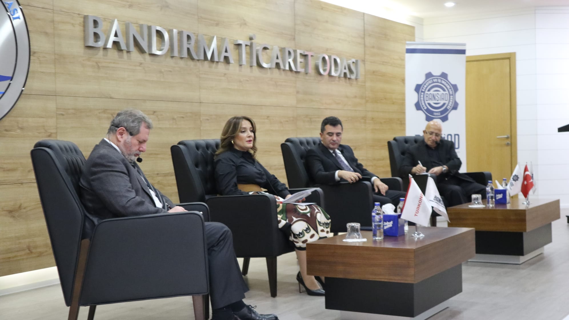 Bansiad ve Ekonomi Gazetesi işbirliğinde gerçekleşen Ekonomi Zirvesi Bandırma Ticaret
