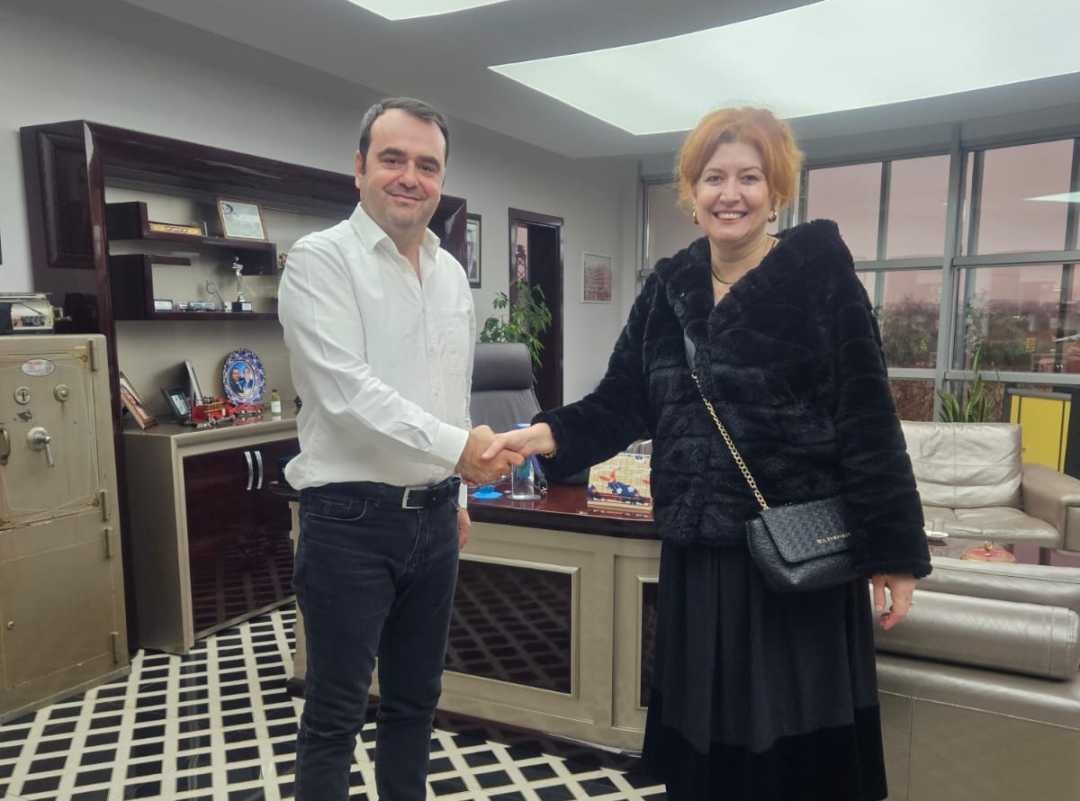 Ak Parti Bandırma Belediye Başkan aday adayı Oya Yücel saha