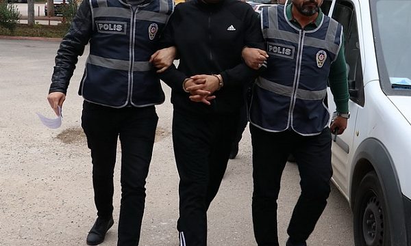 DUR İHTARINA UYMAYAN ARAÇTAN CİNAYET ZANLISI ÇIKTI