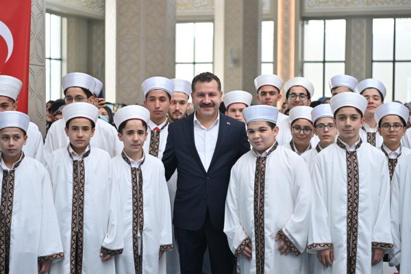 YÜCEL YILMAZ HAFIZLARIN COŞKUSUNA ORTAK OLDU