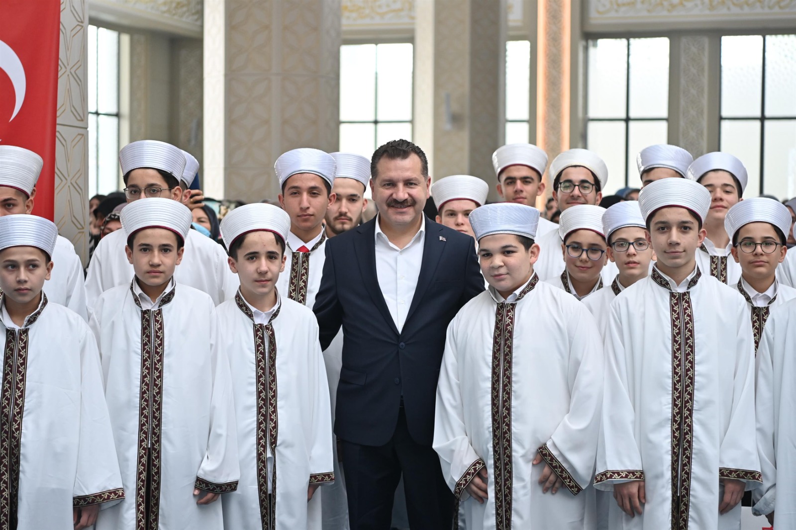 Yücel Yılmaz, genç hafızların coşkusuna ortak oldu Balıkesir Büyükşehir Belediye