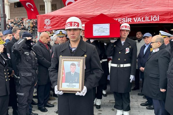 ERDEK ŞEHİDİNİ UĞURLADI