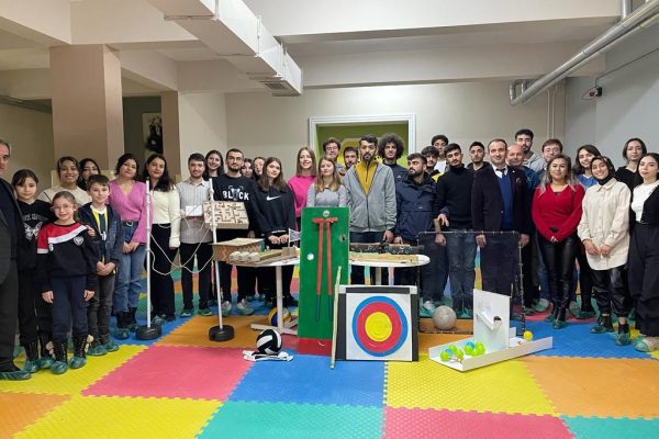 SPOR BİLİMLERİ FAKÜLTESİ ÖĞRENCİLERİNDEN SOSYAL SORUMLULUK PROJESİ