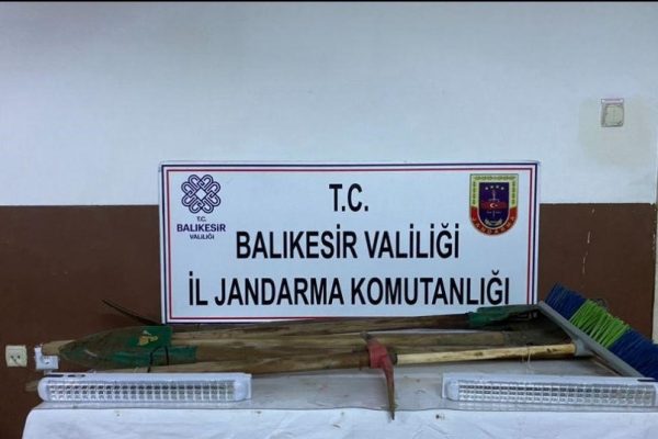 İZİNSİZ KAZI YAPAN 5 KİŞİYE SUÇÜSTÜ