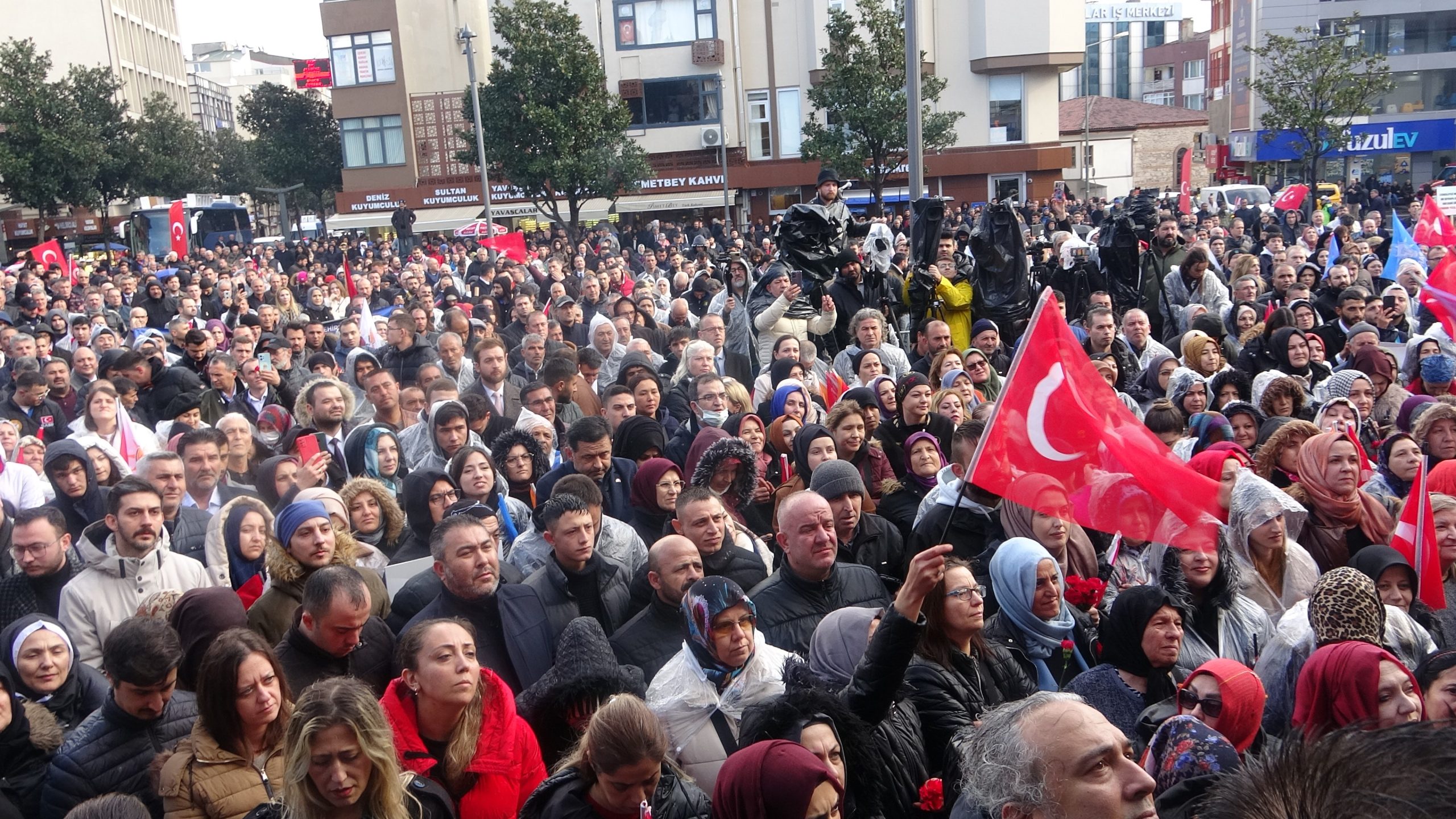 AK Parti’nin Balıkesir Büyükşehir Belediye Başkan Adayı Yücel Yılmaz, Balıkesirliler