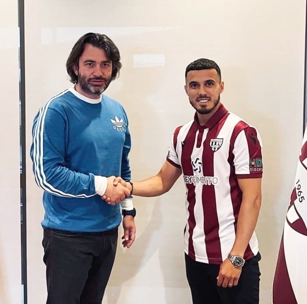 BANDIRMASPOR’DA BİR AYRILIK DAHA Trendyol 1.Lig ekiplerinden Bandırmaspor, bir oyuncuyla daha yollarını ayırdığını açıkladı.