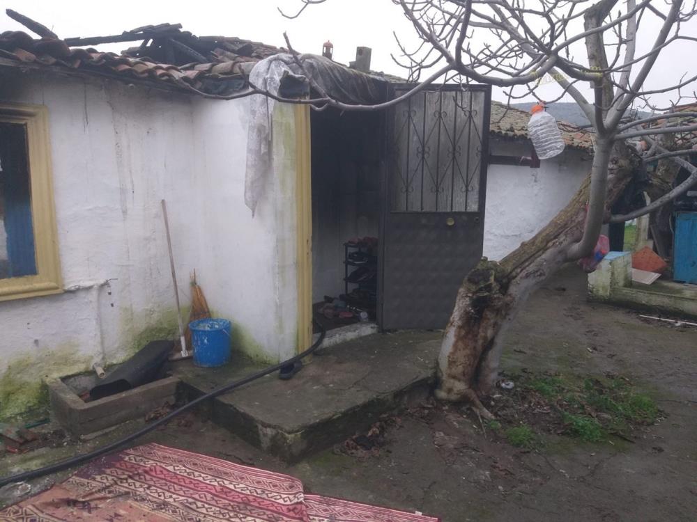 Balıkesir’in Gönen ilçesinde bir evde çıkan yangında, 1 kişi hayatını