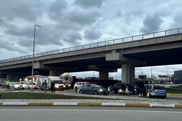 BANDIRMA’DAKİ KAZADA 2 KİŞİ YARALANDI